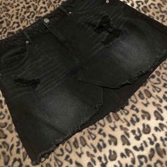 2 for $25 Chelsea & Violet Black Denim Skirt Women’s Size L Blk Denim Mini Skirt - Picture 3 of 11
